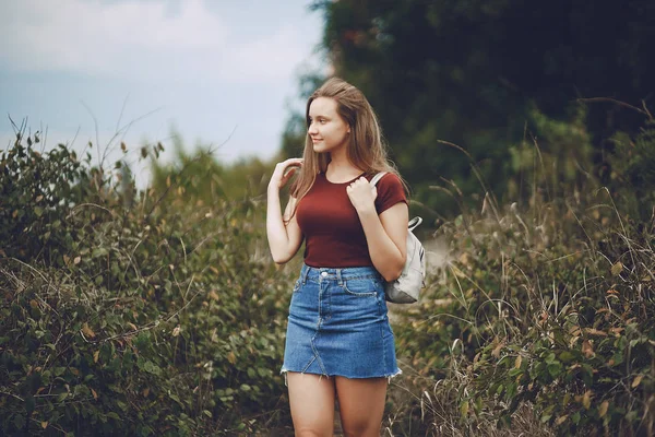 Menina no parque — Fotografia de Stock