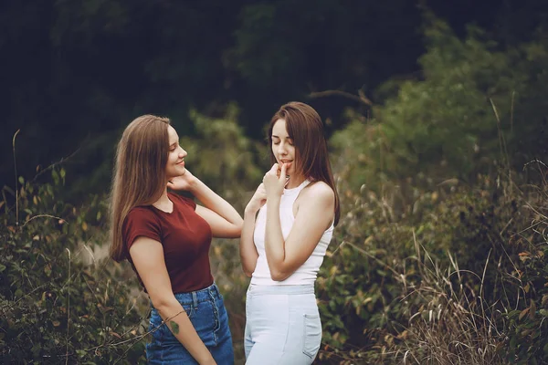 Ragazze nel parco — Foto Stock