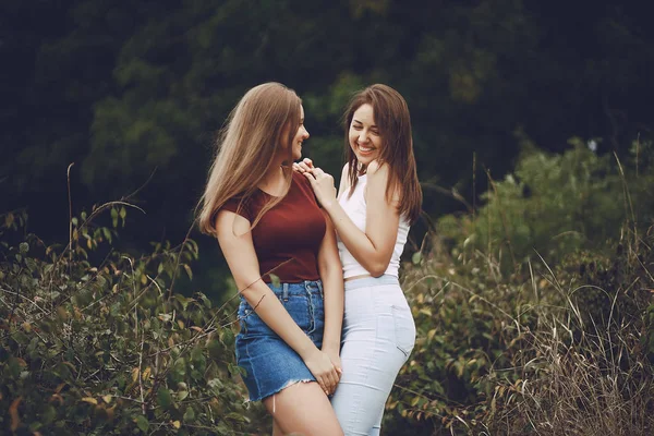 Girls in the park — Stock Photo, Image