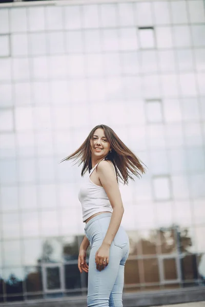 Girl in the park — Stock Photo, Image