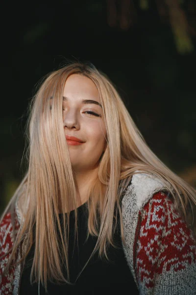 Menina no parque — Fotografia de Stock