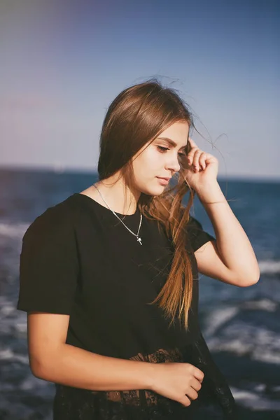 Menina junto ao mar — Fotografia de Stock