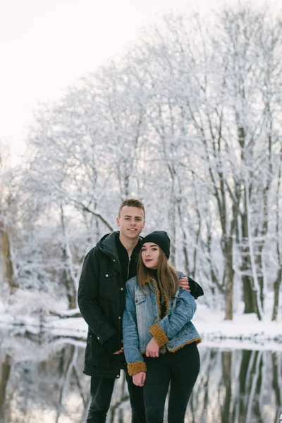 Couple en hiver — Photo