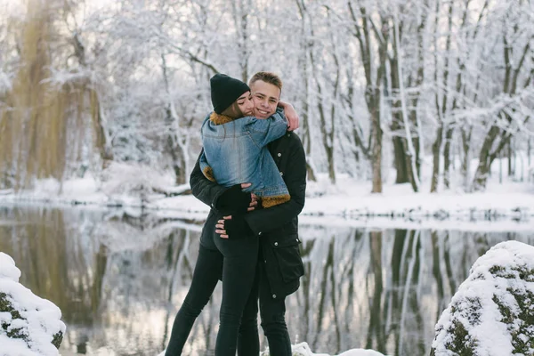 Couple en hiver — Photo