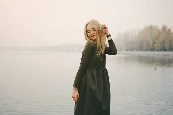 Menina no parque — Fotografia de Stock