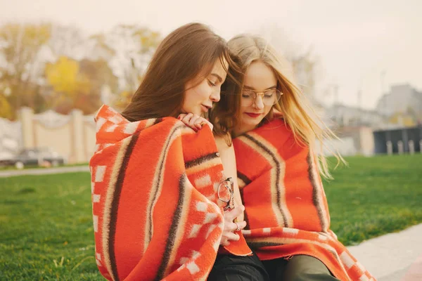 Girl in the park — Stock Photo, Image