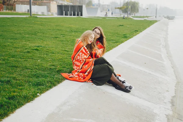 Menina no parque — Fotografia de Stock