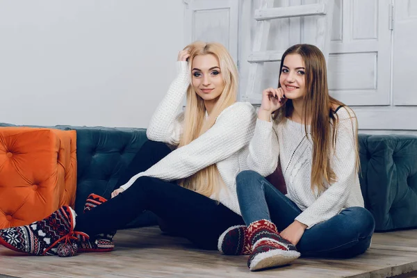 Meninas em casa — Fotografia de Stock