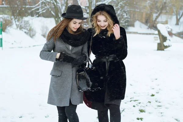 Girls and snow — Stock Photo, Image