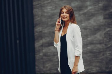 Bir şehirde kız moda