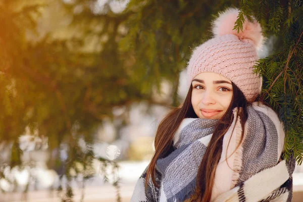 Mutlu kız kış City — Stok fotoğraf