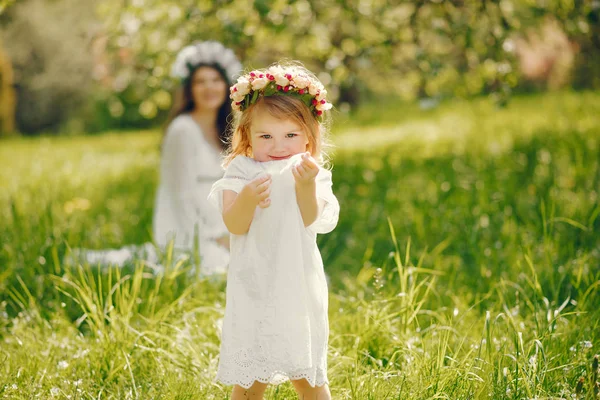 Madre con hija —  Fotos de Stock