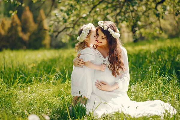 Madre con hija —  Fotos de Stock