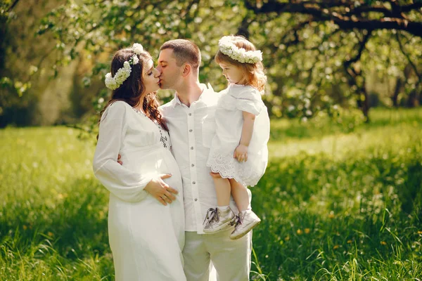 Family in a garden — Stock Photo, Image