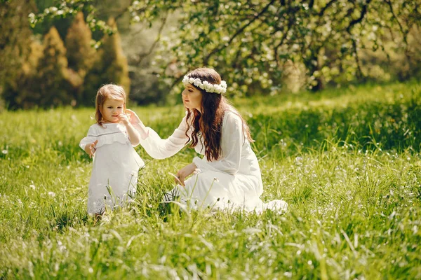 Madre con hija —  Fotos de Stock