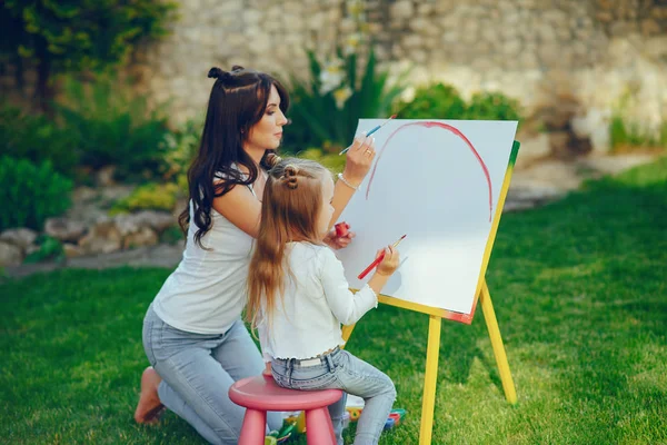 Dibujo de madre e hija —  Fotos de Stock