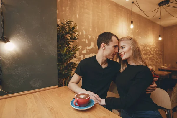 Casal em um café — Fotografia de Stock