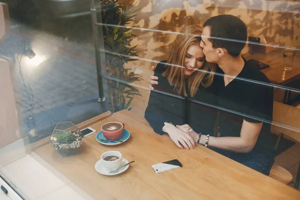 Casal em um café — Fotografia de Stock