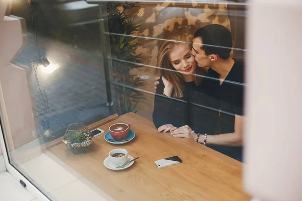 Paar in een café — Stockfoto