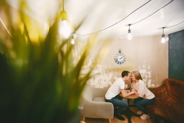 Couple in a cafe — Stock Photo, Image