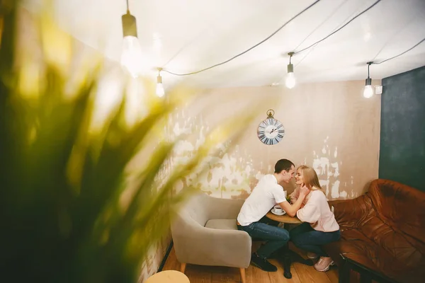 Para w kawiarni — Zdjęcie stockowe