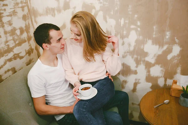 Couple dans un café — Photo