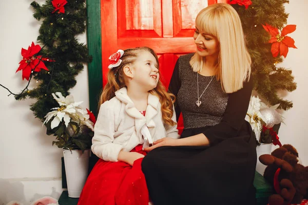 Family in studio — Stock Photo, Image