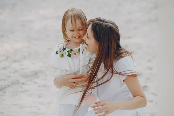 Madre con hijas — Foto de Stock