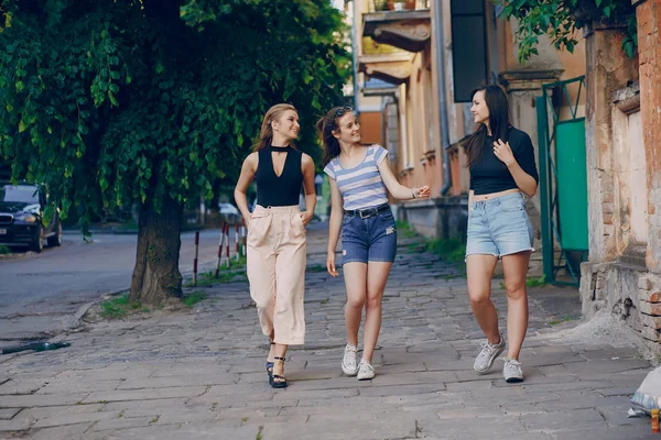 kızlar n kasaba