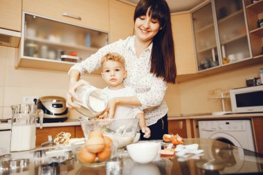 Anne ve oğul.