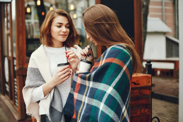 Ragazze con caffè — Foto Stock