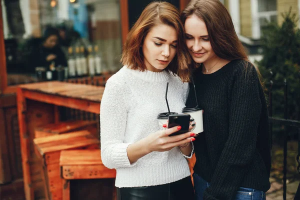 Filles avec café — Photo