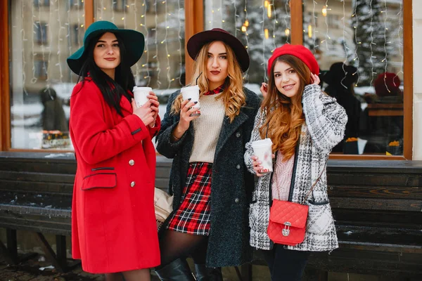 Girls in winter — Stock Photo, Image