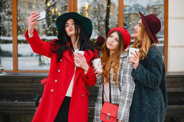 Ragazze in inverno — Foto Stock