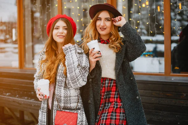 Girls in winter — Stock Photo, Image