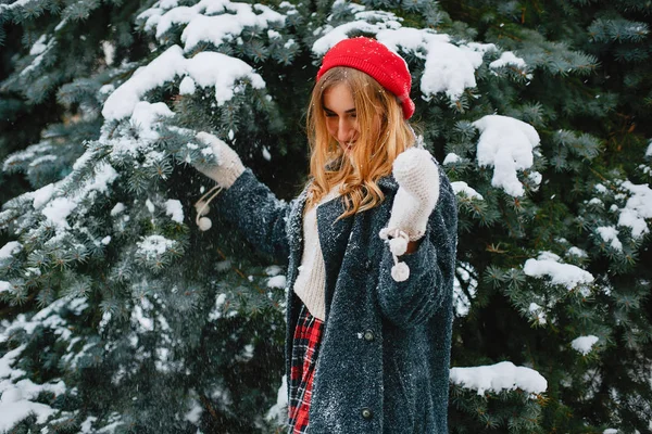 Ragazza in inverno — Foto Stock