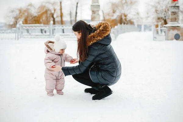 Mutter mit Tochter — Stockfoto