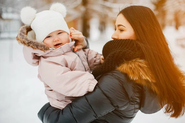 Mutter mit Tochter — Stockfoto