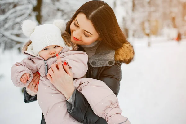 Mãe com filha — Fotografia de Stock