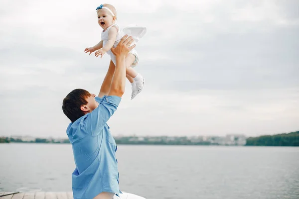 Vader met kleine dochter — Stockfoto