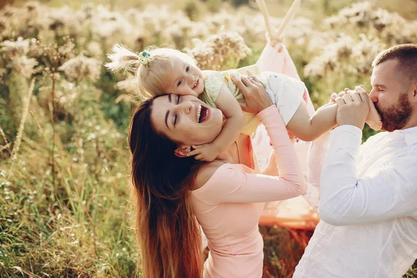 Family have fun in a park — Stock Photo, Image