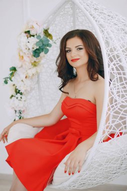 Kırmızılı Kadın