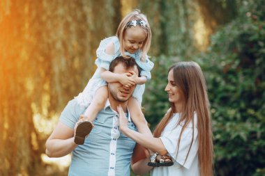Aile bir park üzerine
