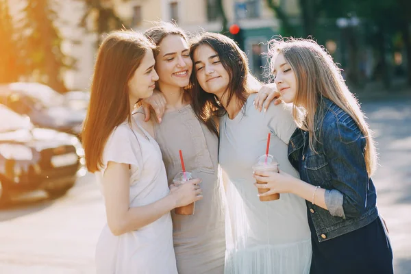 Τέσσερα όμορφα κορίτσια — Φωτογραφία Αρχείου