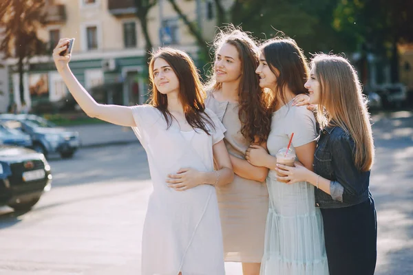 Čtyři krásné dívky — Stock fotografie