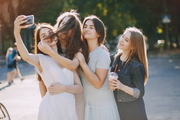 Quattro belle ragazze — Foto Stock