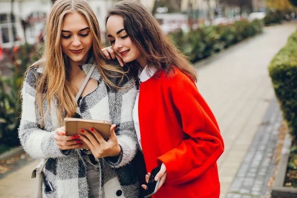 Ragazze con tablet — Foto Stock