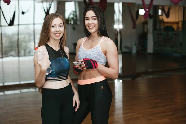 Chicas en un gimnasio —  Fotos de Stock