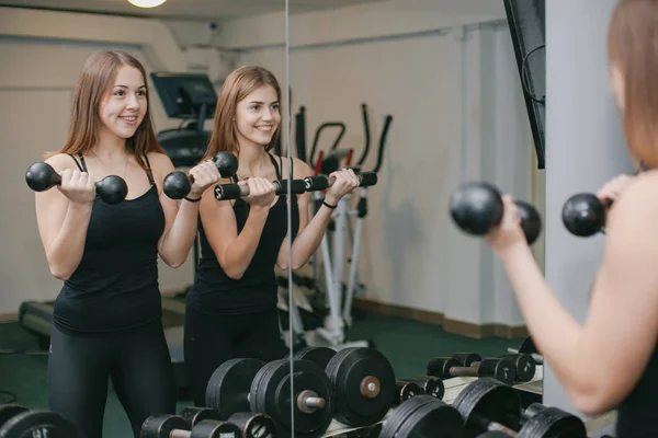 Girls are engaged in sports in the gym — Stock Photo, Image