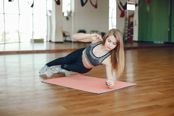 Girl in a gym — Stock Photo, Image